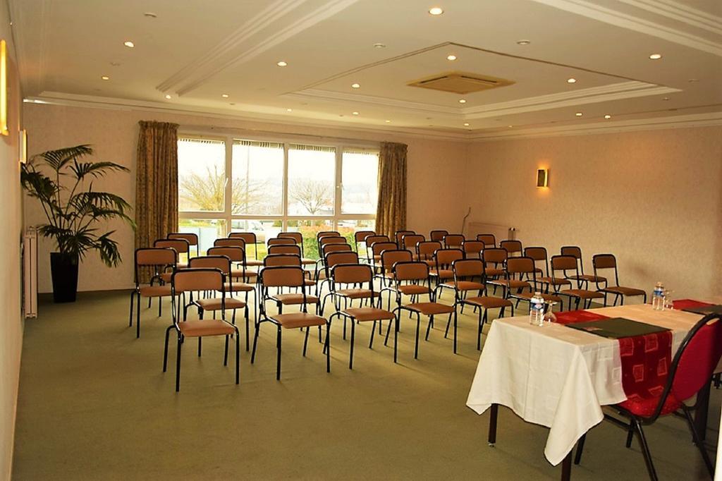 Hotel Altina Pacy-sur-Eure ภายนอก รูปภาพ