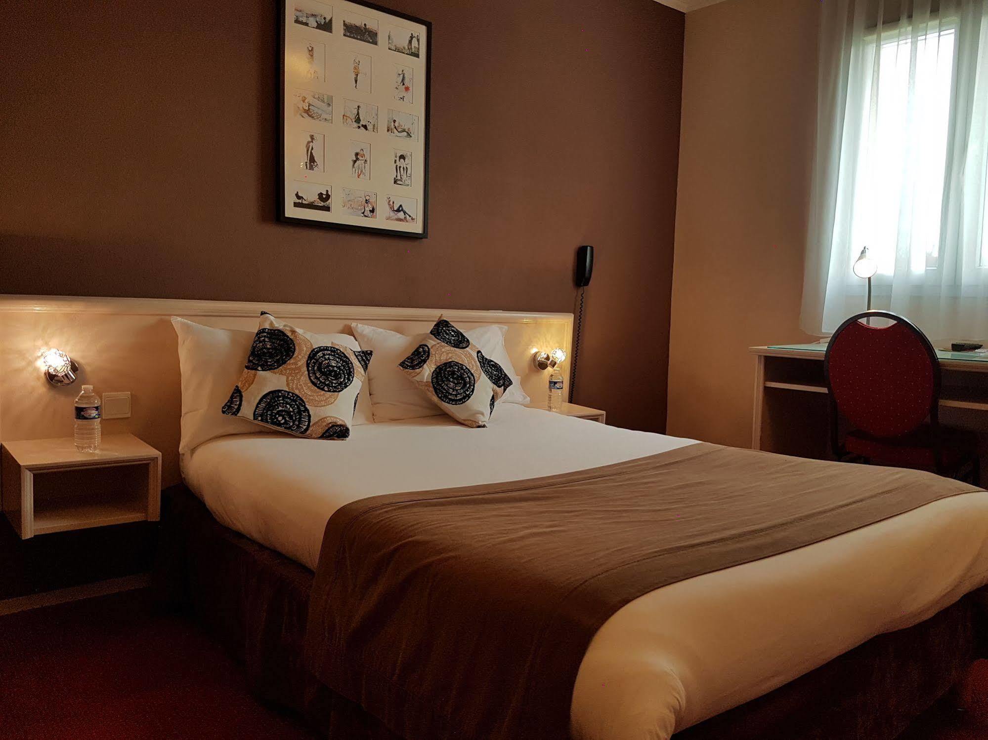 Hotel Altina Pacy-sur-Eure ภายนอก รูปภาพ