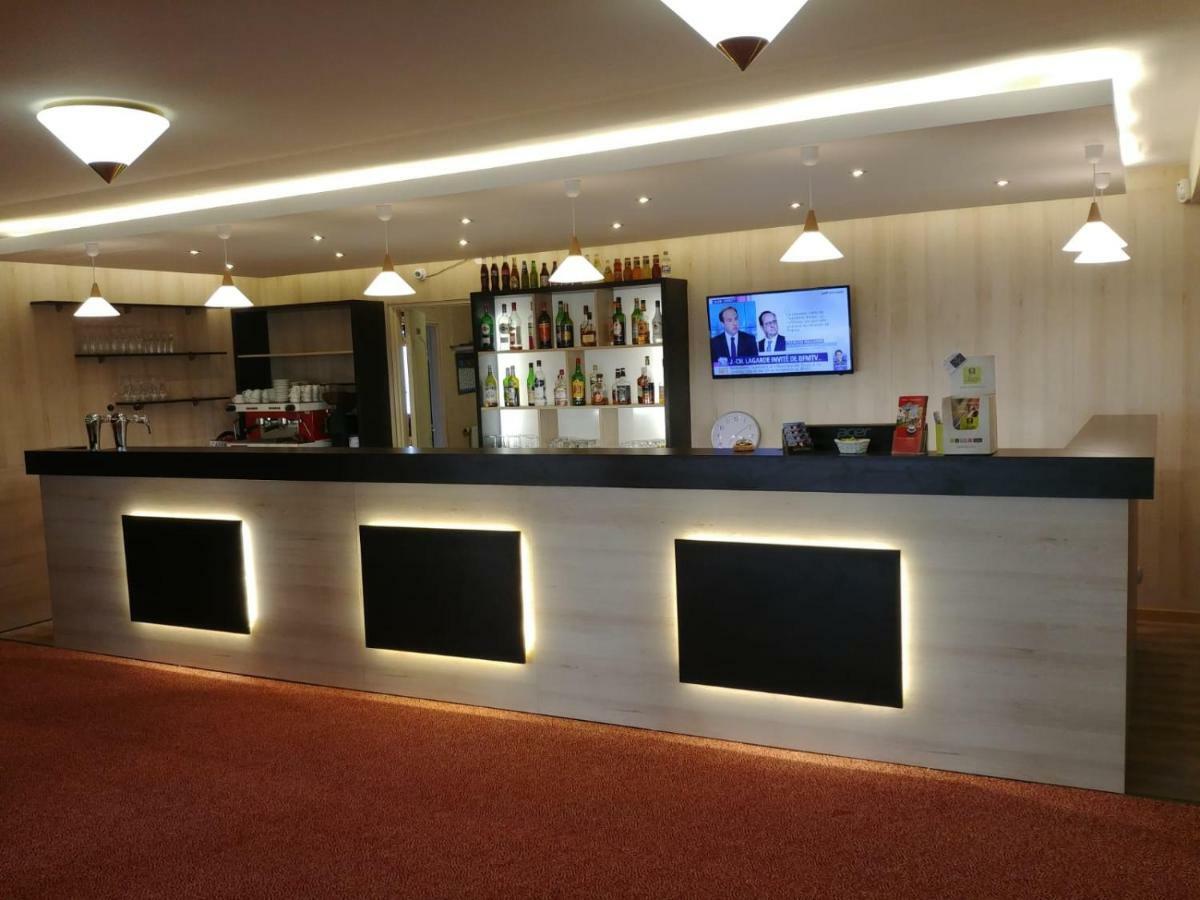 Hotel Altina Pacy-sur-Eure ภายนอก รูปภาพ