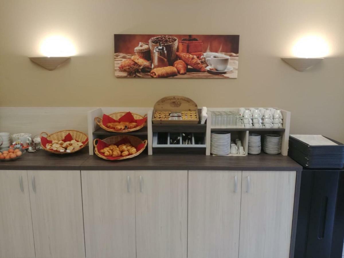 Hotel Altina Pacy-sur-Eure ภายนอก รูปภาพ