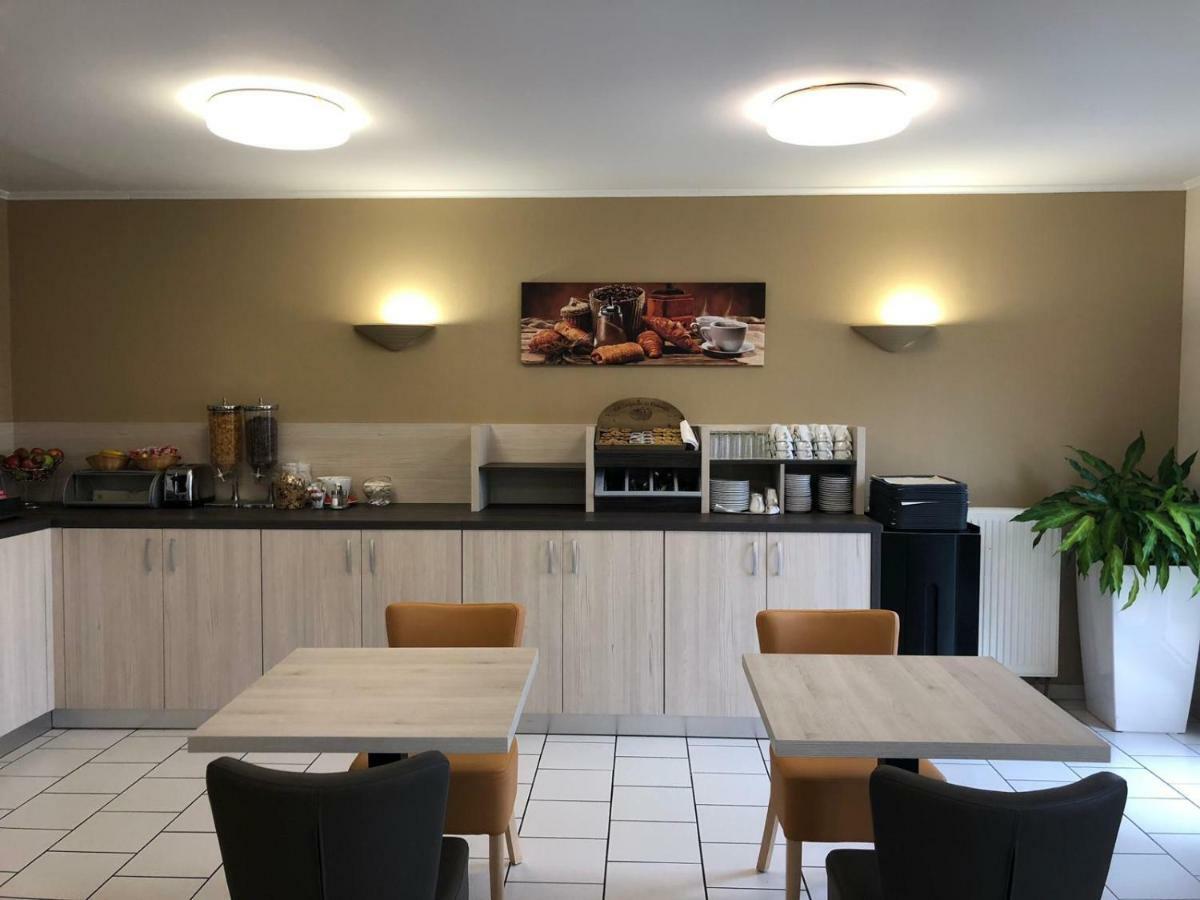 Hotel Altina Pacy-sur-Eure ภายนอก รูปภาพ