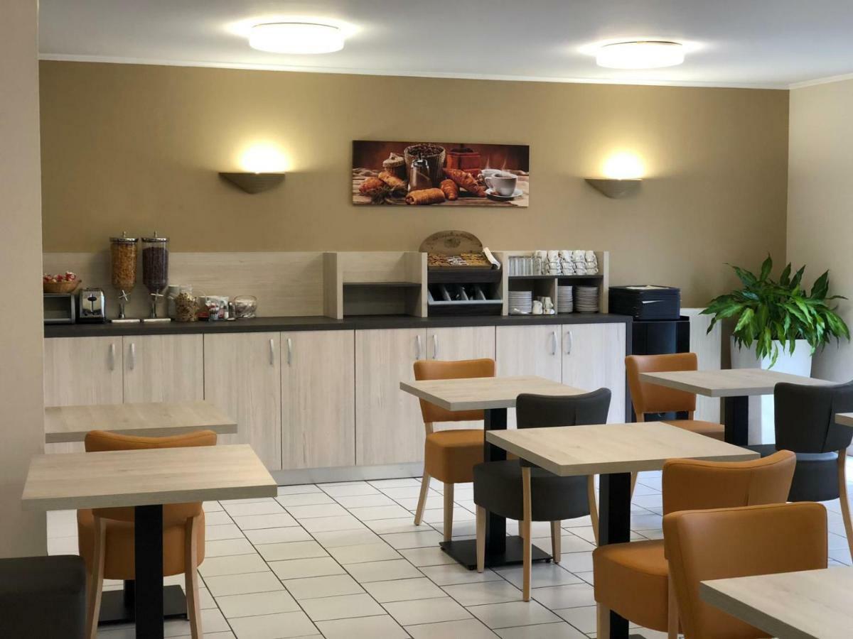 Hotel Altina Pacy-sur-Eure ภายนอก รูปภาพ